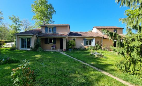Property for Sale : House in SAINT-ESTEPHE. Price: 367 000 €