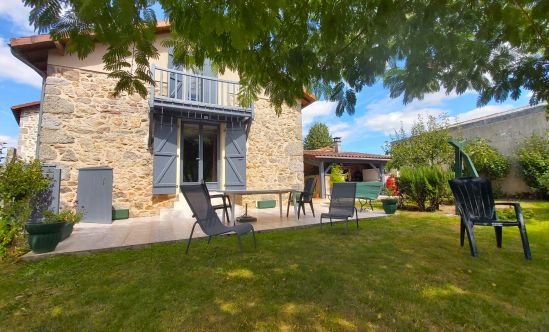 Property for Sale : 2 bedrooms House in SAVIGNAC-DE-NONTRON. Price: 169 000 €