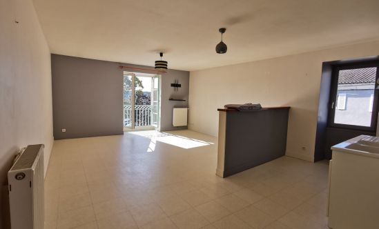 Unfurnished rental : 2 bedrooms Apartment in NONTRON. Price: 450 €