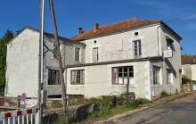 Property for Sale : 7 bedrooms House in PIEGUT-PLUVIERS. Price: 82 000 €