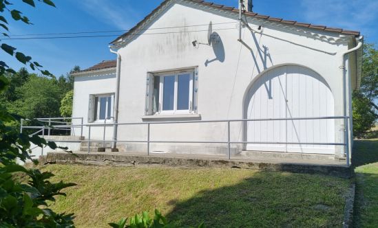 Property for Sale : 2 bedrooms House in SAINT-SAUD-LACOUSSIERE. Price: 107 500 €