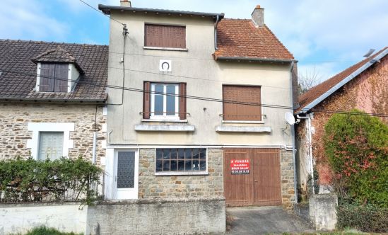 Property for Sale : 2 bedrooms House in SAINT-PRIEST-LES-FOUGERES. Price: 55 000 €