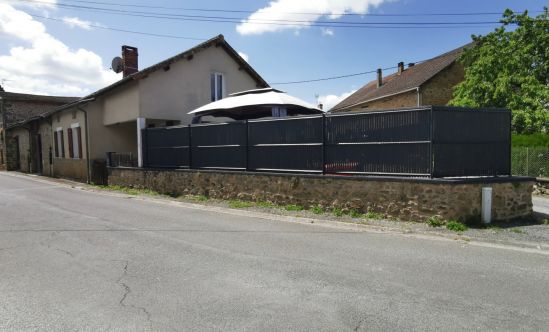 Property for Sale : 5 bedrooms House in NONTRON. Price: 138 750 €