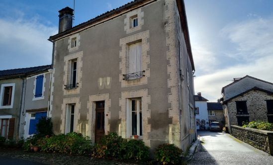 Property for Sale : 2 bedrooms House in MAISONNAIS-SUR-TARDOIRE. Price: 39 000 €
